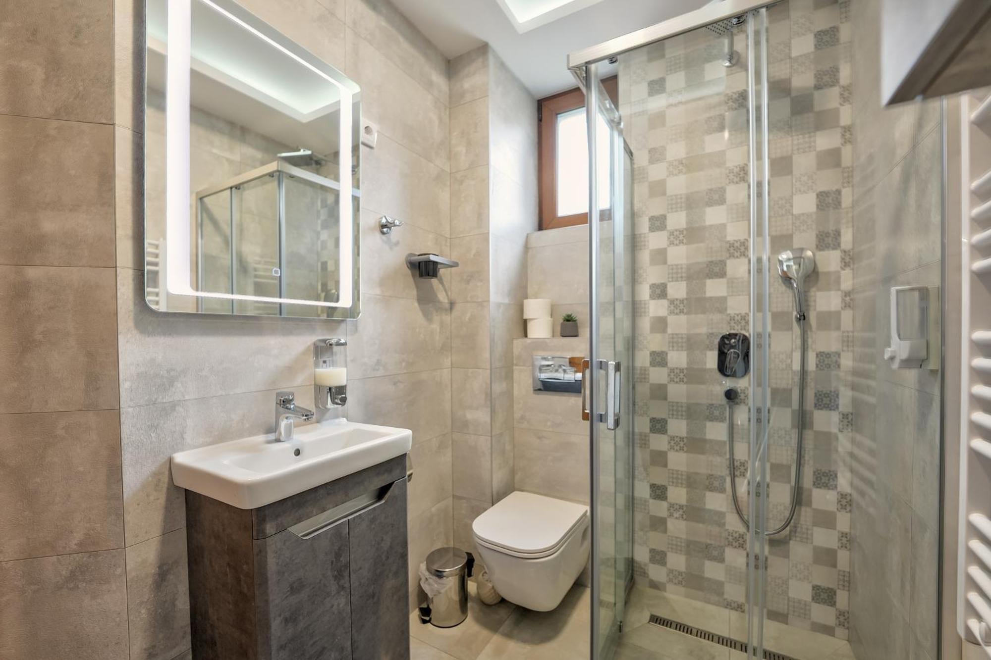 Apartment R2 *